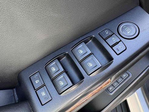 Used 2018 Chevrolet Suburban Premier image 35