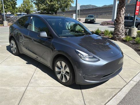 Used 2021 Tesla Model Y Long Range image 4