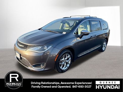 Used 2017 Chrysler Pacifica Limited w/ UConnect Theater Package image 1