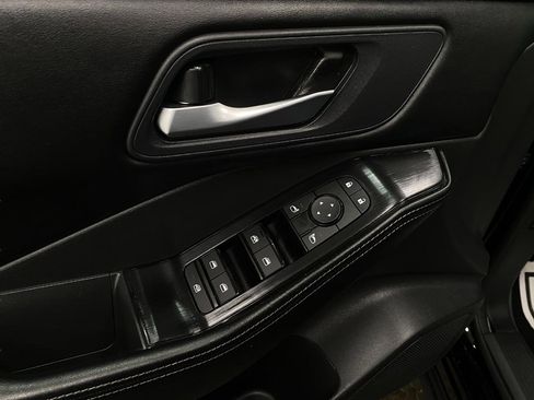 Certified 2025 Nissan Rogue SV image 30