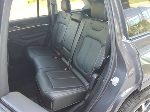 Used 2023 Jeep Grand Cherokee Limited AWD/4WD image 32
