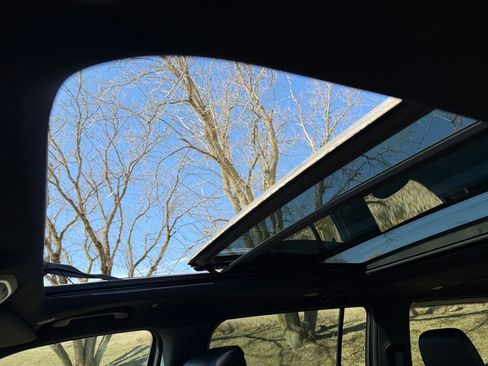 Used 2023 Jeep Wagoneer Series III w/ Premium Group I image 37