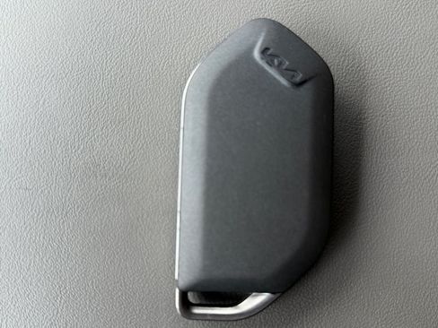 Used 2026 Kia Carnival FWD image 31
