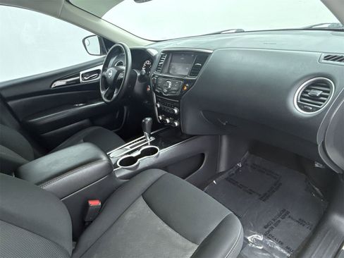 Used 2020 Nissan Pathfinder SV image 15