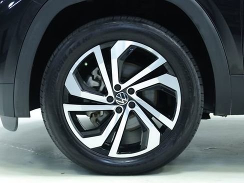 Used 2022 Volkswagen Atlas Cross Sport SEL image 8