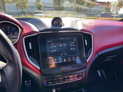 Used 2017 Maserati Ghibli S image 10