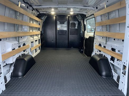 Used 2024 Ford Transit 250 T-250 130 Low Rf 9070 GVWR RW w/ Exterior Upgrade Package image 13