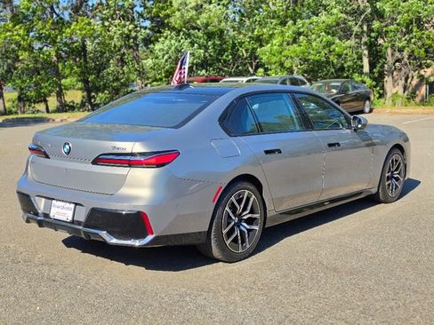 Used 2023 BMW 740i RWD image 5