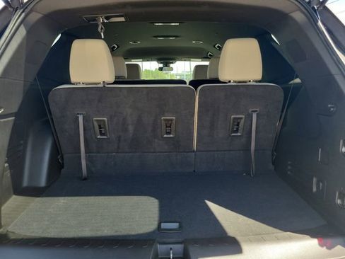 Used 2022 Chevrolet Traverse LS image 10