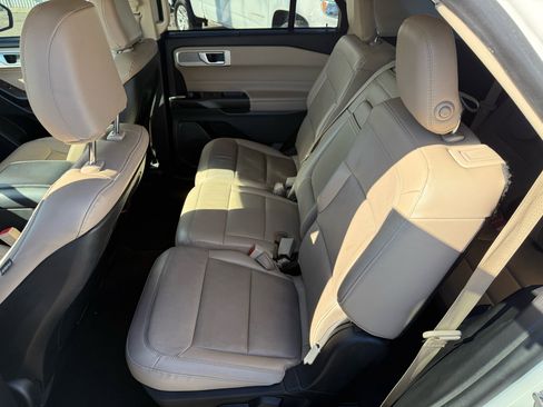 Used 2020 Ford Explorer Limited w/ Class III Trailer Tow Package image 8