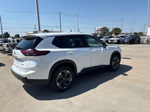 Used 2025 Nissan Rogue SV AWD/4WD image 3