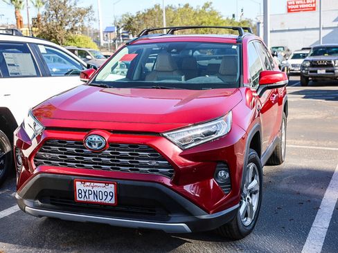 Certified 2021 Toyota RAV4 Limited AWD/4WD image 2