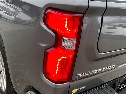 Used 2022 Chevrolet Silverado 1500 High Country image 34