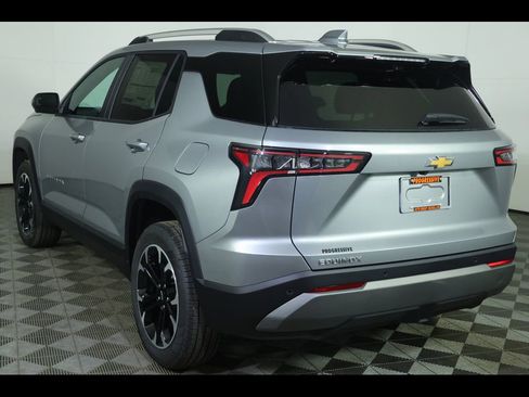 New 2026 Chevrolet Equinox LT w/ Convenience Package II FWD image 14