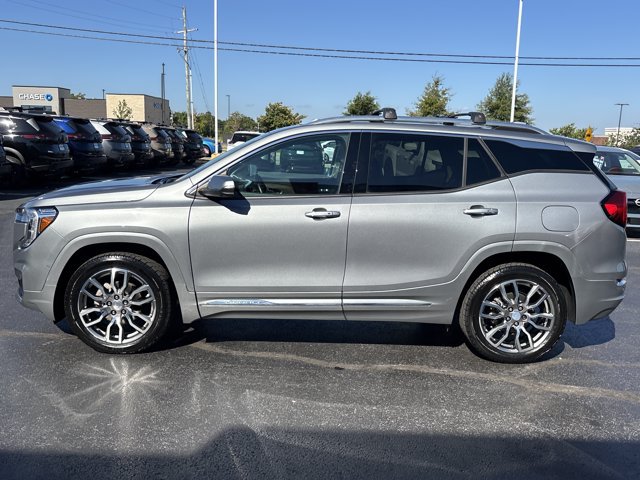 Used 2024 GMC Terrain Denali w/ Denali Premium Package AWD/4WD image 10