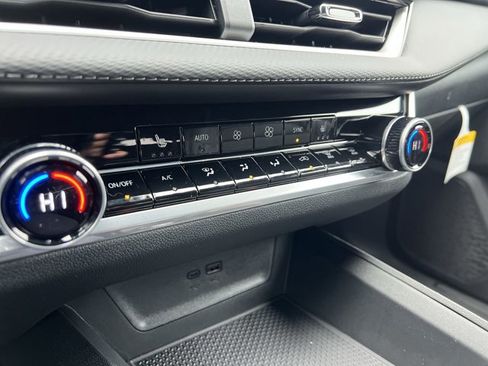 New 2026 Chevrolet Equinox LT w/ Convenience Package II image 11