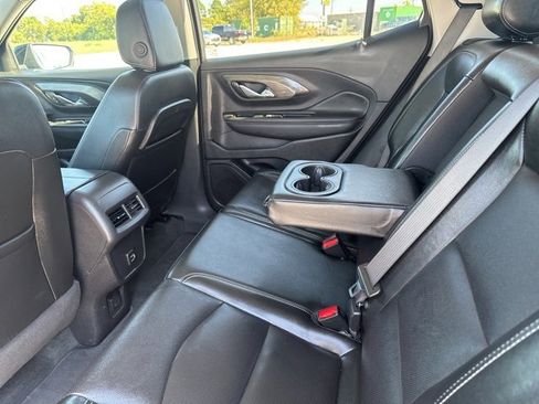 Used 2024 GMC Terrain SLT image 27