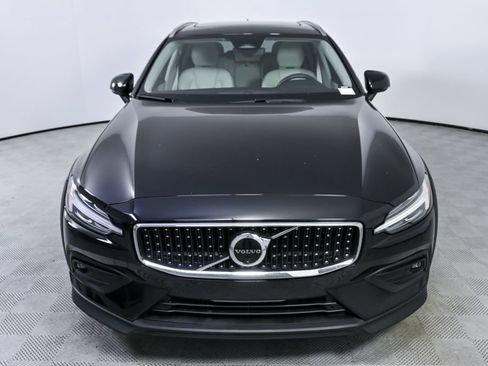 Used 2025 Volvo V60 B5 Cross Country Plus AWD/4WD image 36