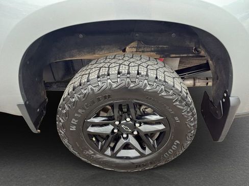 Used 2025 Chevrolet Silverado 1500 Custom Trail Boss AWD/4WD image 24