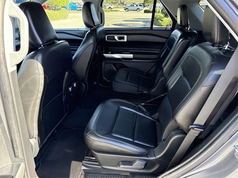 Used 2022 Ford Explorer XLT w/ Equipment Group 202A image 10