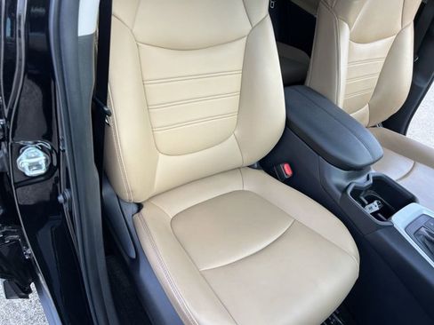 Used 2025 Toyota RAV4 XLE Premium AWD/4WD image 28