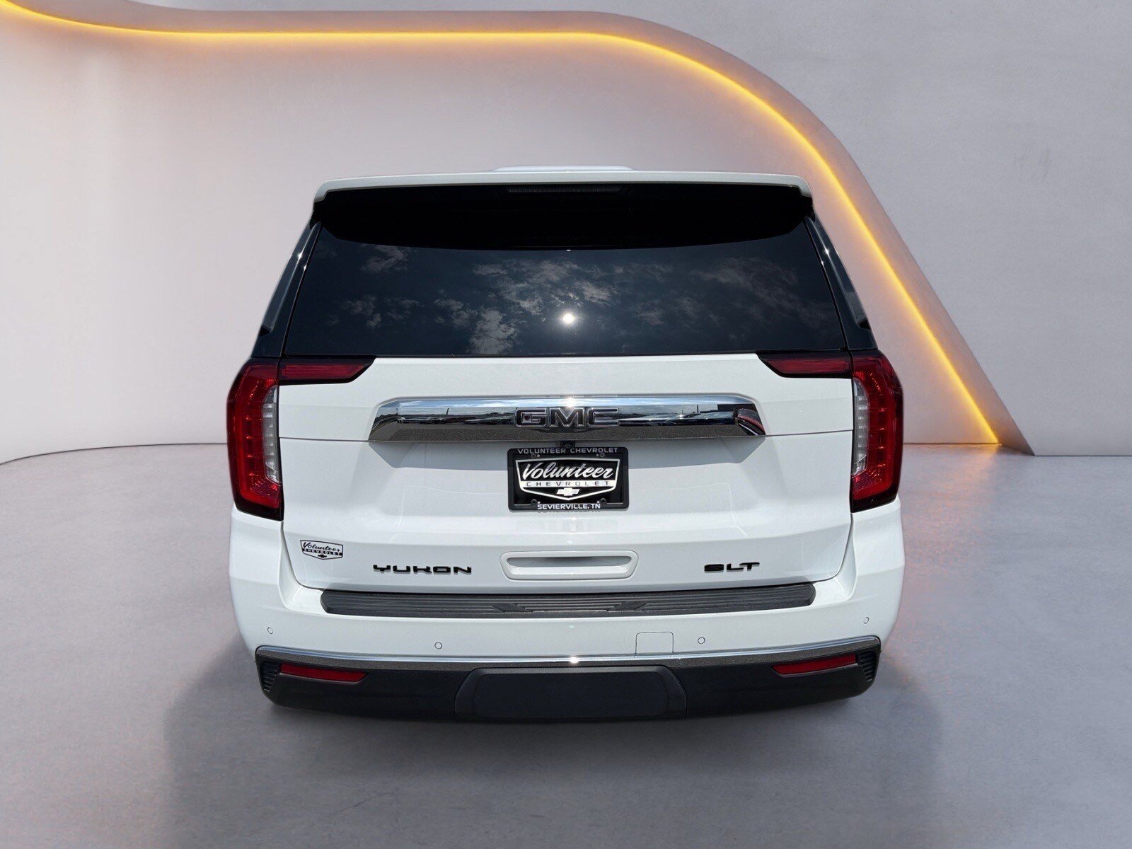 Used 2022 GMC Yukon SLT w/ SLT Premium Package AWD/4WD image 4
