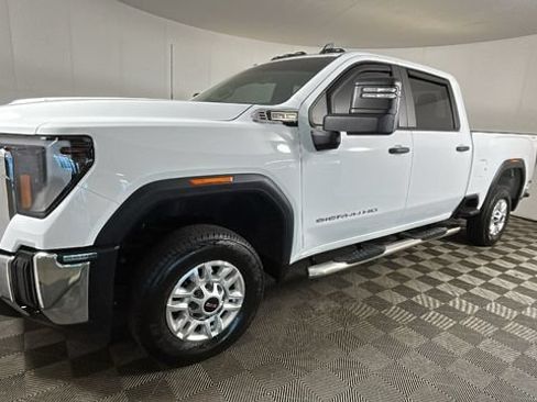 Used 2024 GMC Sierra 2500 Pro AWD/4WD image 6