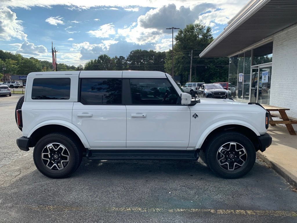 Used 2025 Ford Bronco Outer Banks AWD/4WD image 3
