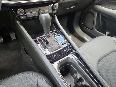 Used 2025 Jeep Compass Trailhawk AWD/4WD image 25