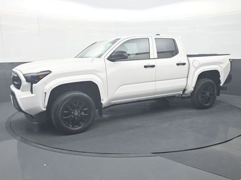 Used 2024 Toyota Tacoma SR image 4