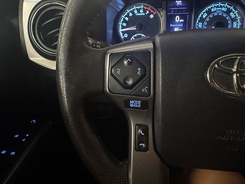 Used 2020 Toyota Tacoma SR5 RWD image 23