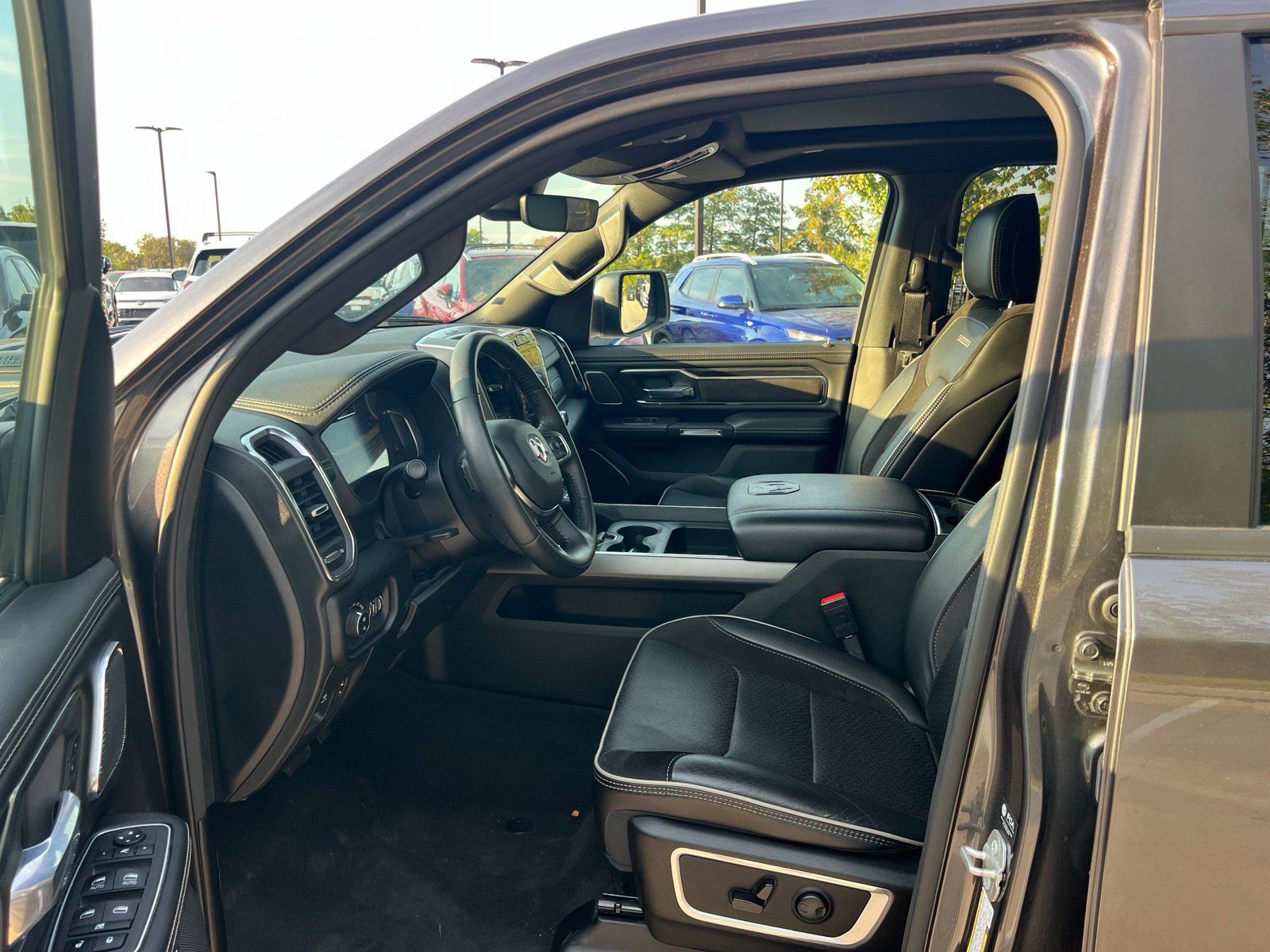 Used 2024 RAM 1500 Laramie AWD/4WD image 5