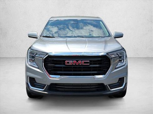 Used 2024 GMC Terrain SLE FWD image 2