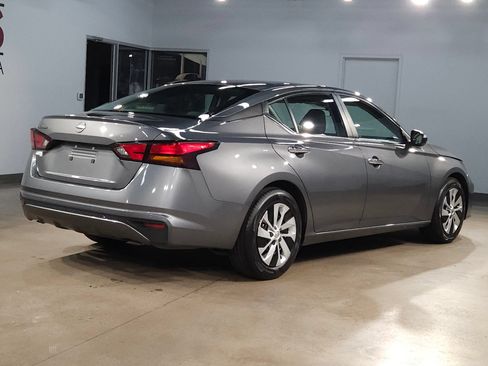 Used 2024 Nissan Altima 2.5 S FWD image 7