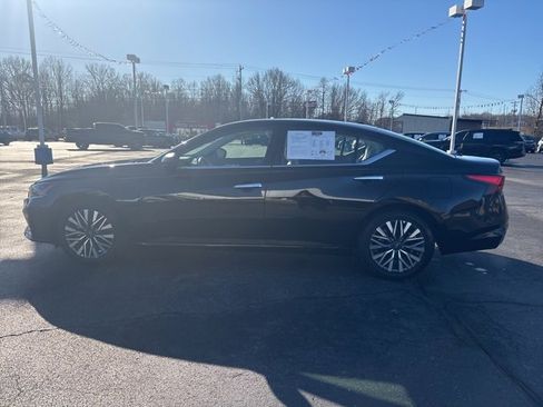 Used 2025 Nissan Altima 2.5 SV image 13