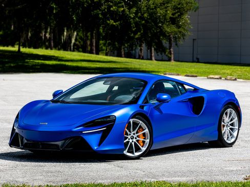 Used 2023 McLaren Artura PERFORMANCE image 8