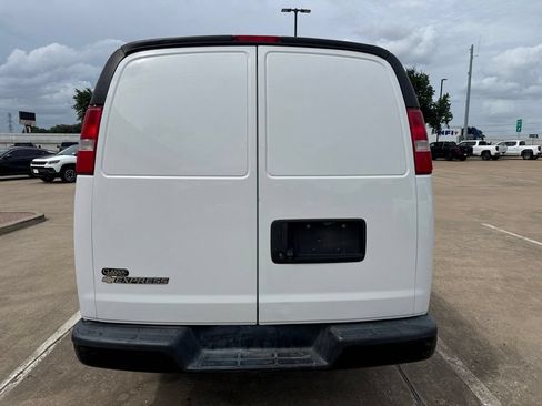 Used 2019 Chevrolet Express 2500 w/ Driver Convenience Package RWD image 4