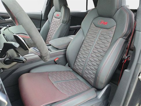 New 2025 Audi RS Q8 performance image 15