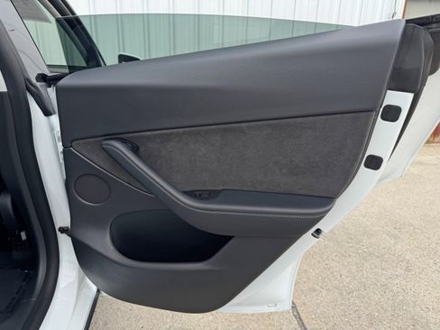 Used 2022 Tesla Model Y Performance image 45