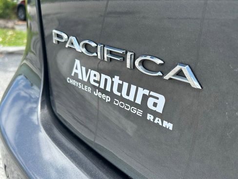Used 2021 Chrysler Pacifica Limited AWD/4WD image 43