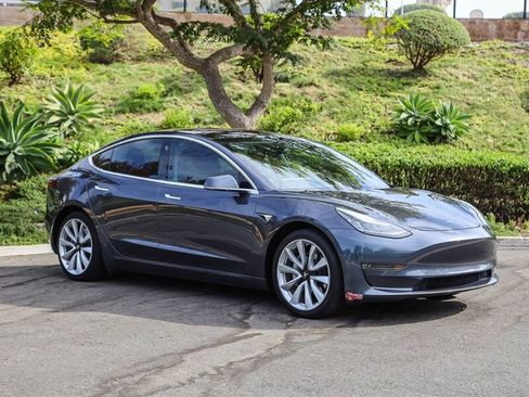 Used 2018 Tesla Model 3 Long Range RWD image 7
