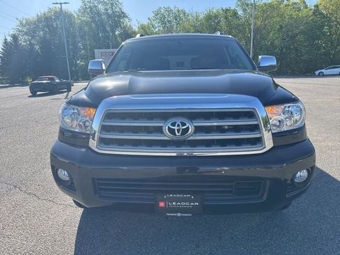 Used 2017 Toyota Sequoia Platinum AWD/4WD image 5