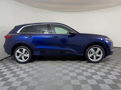 Certified 2025 Audi Q5 Premium AWD/4WD image 8