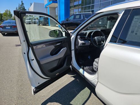 Used 2020 Toyota Highlander Platinum AWD/4WD image 23