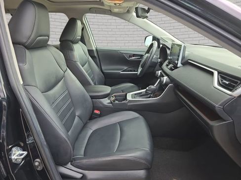 Used 2020 Toyota RAV4 Limited FWD image 11