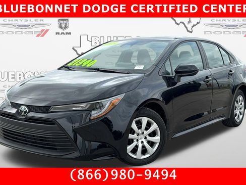 Used 2025 Toyota Corolla LE image 1