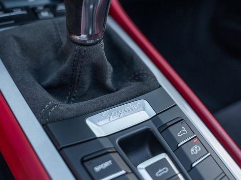 Used 2016 Porsche Boxster Spyder image 15