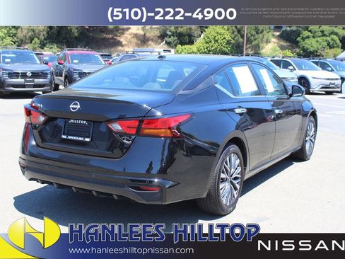 Used 2025 Nissan Altima 2.5 SV FWD image 7