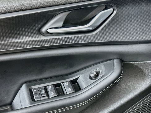 Used 2025 Jeep Grand Cherokee Altitude AWD/4WD image 15