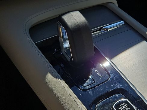 Used 2024 Volvo XC90 B5 Core w/ Climate Package image 15